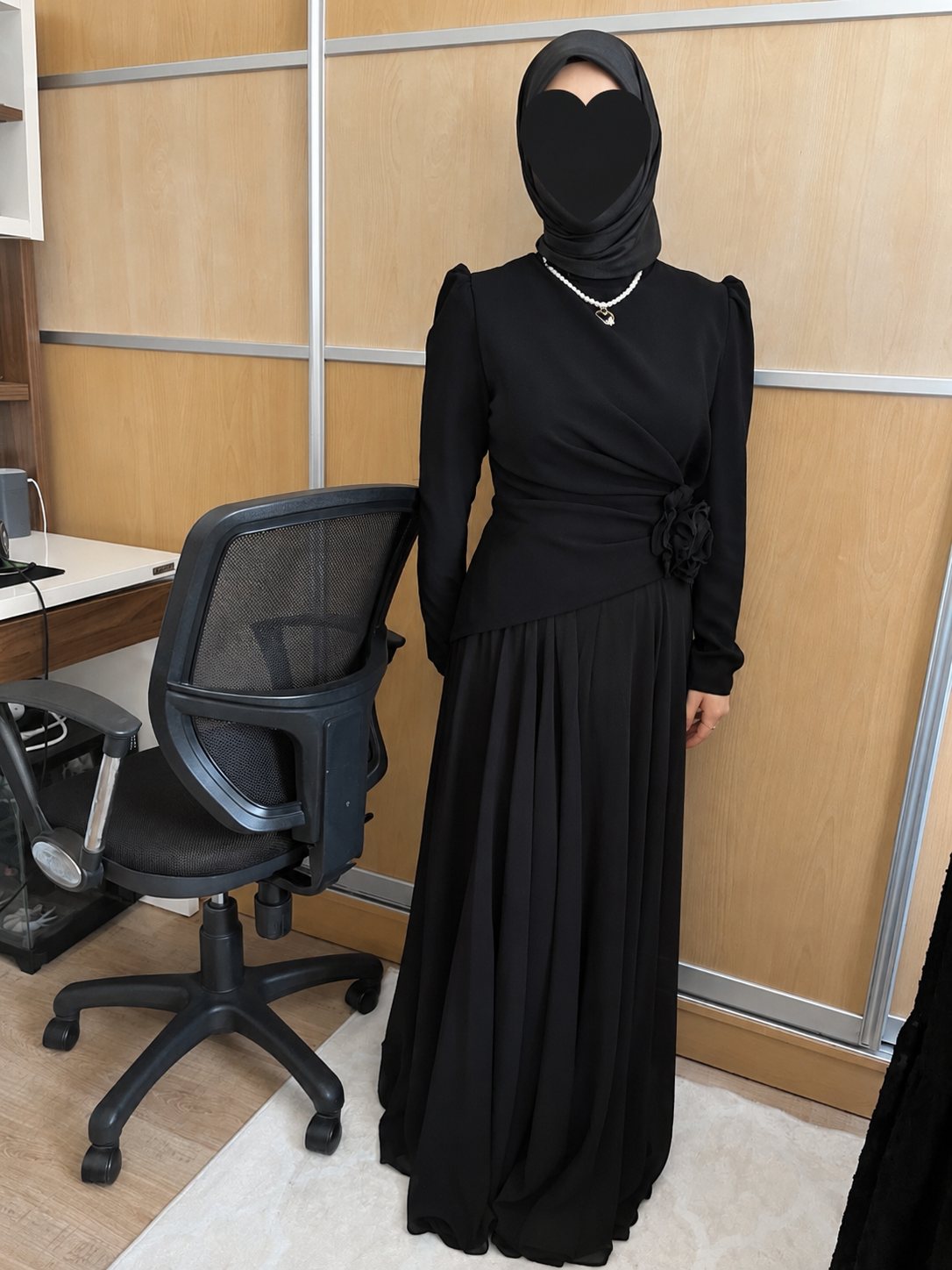 Kiralık siyah tek güllü abiye