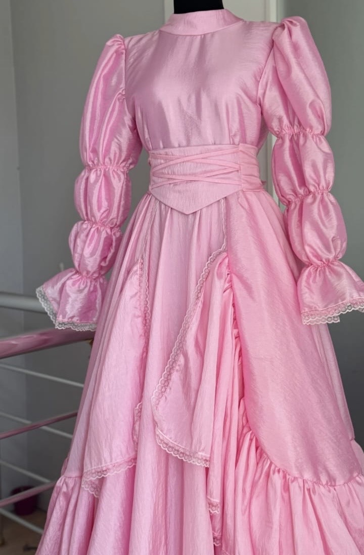 Nişan, Mezuniyet, Düğün Elbisesi Eşsiz Tasarım Nişan, Mezuniyet, Düğün Elbisesi Eşsiz Tasarım