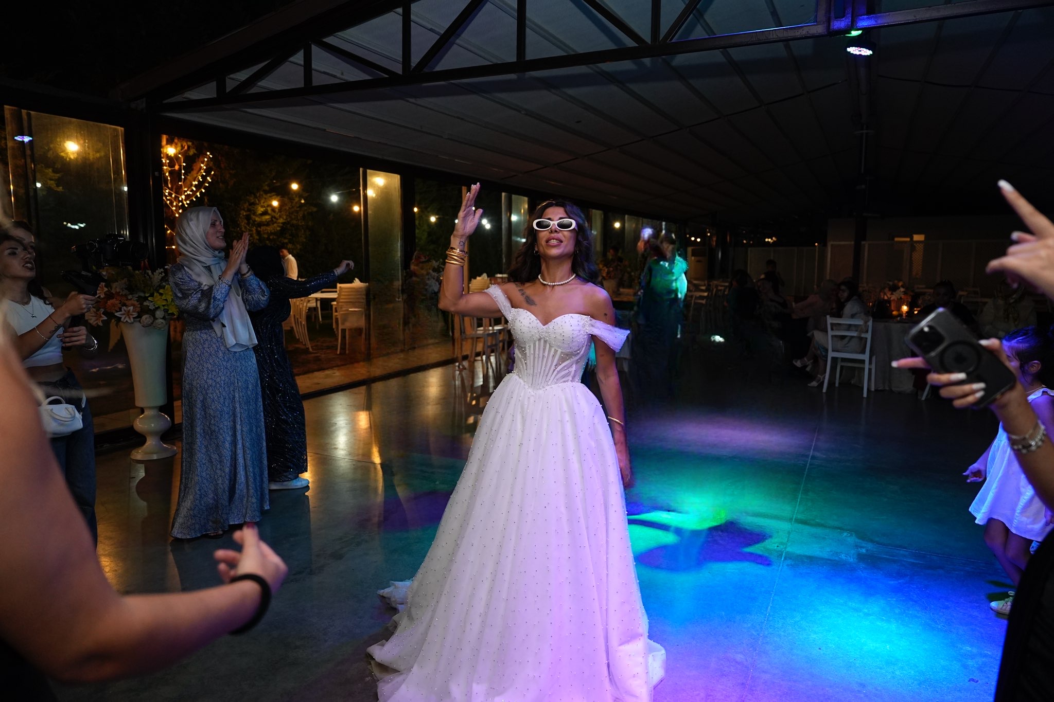 A KESİM HELEN GELİNLİK A KESİM HELEN GELİNLİK