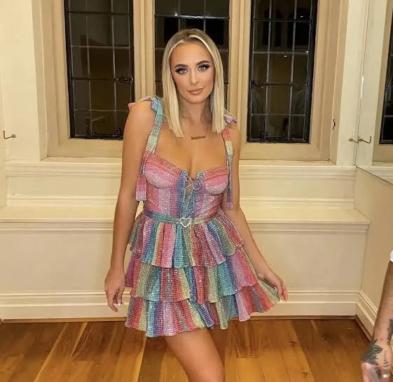 LILY ROSE IN RAINBOW WAVES LILY ROSE IN RAINBOW WAVES