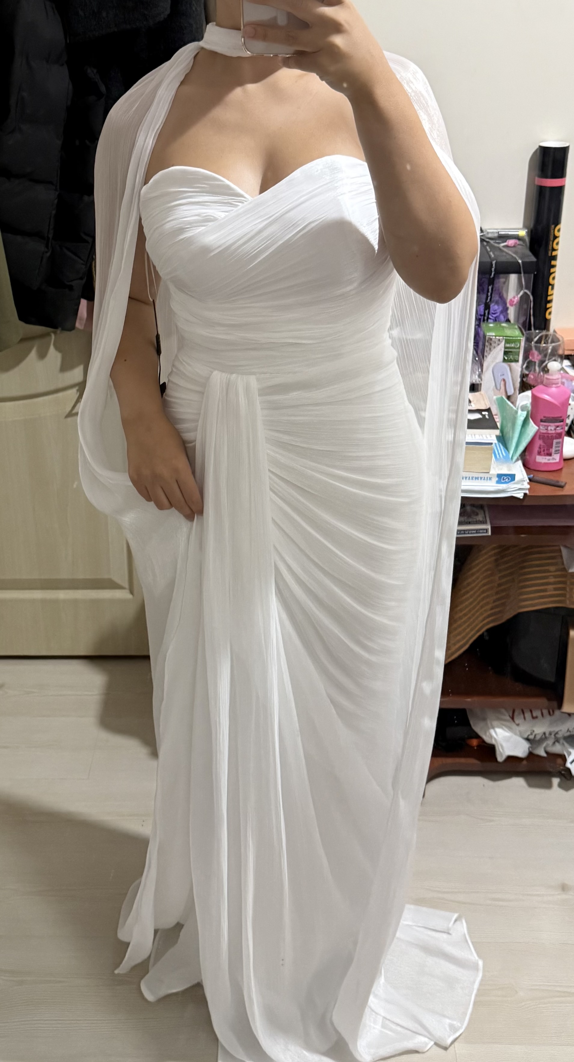 Pelerinli Beyaz straplez nişanlık/ nikah elbisesi Pelerinli Beyaz straplez nişanlık/ nikah elbisesi