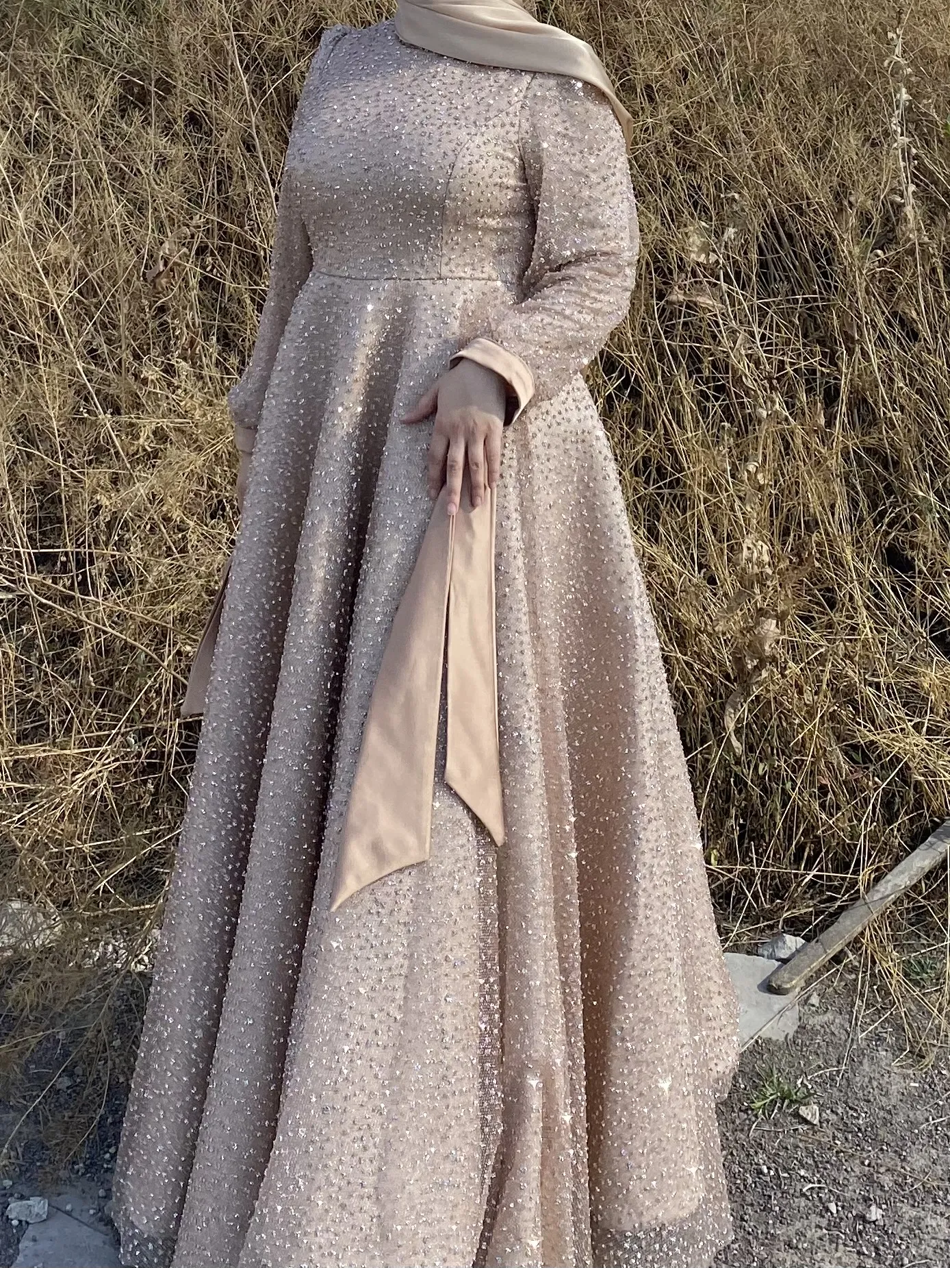 Gold renkli taşlı elbise Gold renkli taşlı elbise