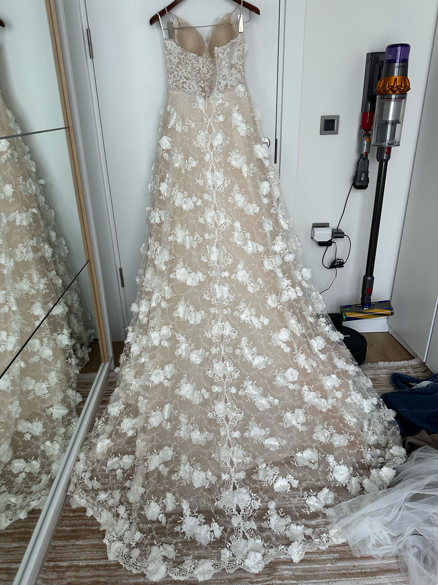 Çiçekli Helen model gelinlik Çiçekli Helen model gelinlik