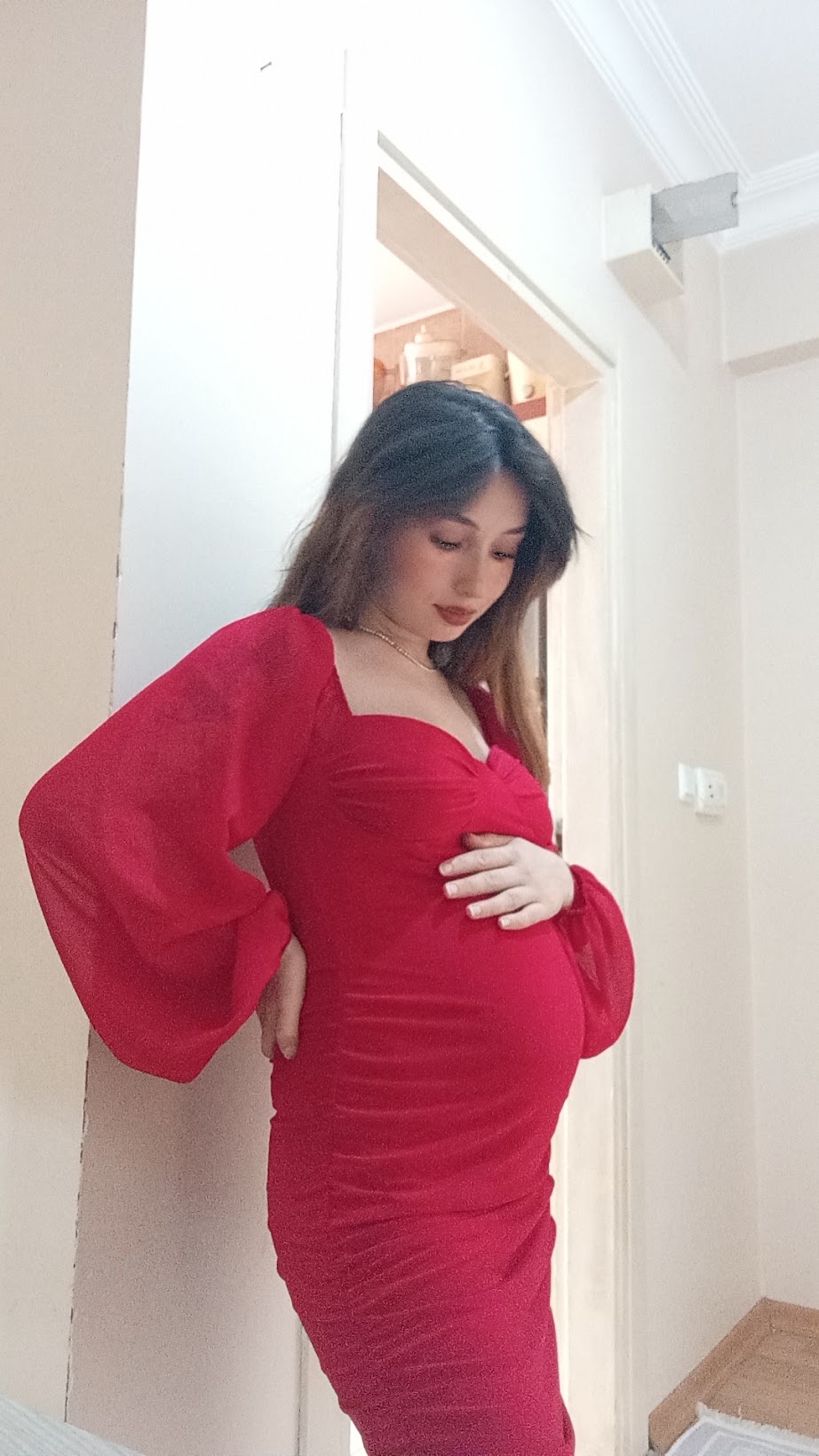 Drapeli gece elbisesi