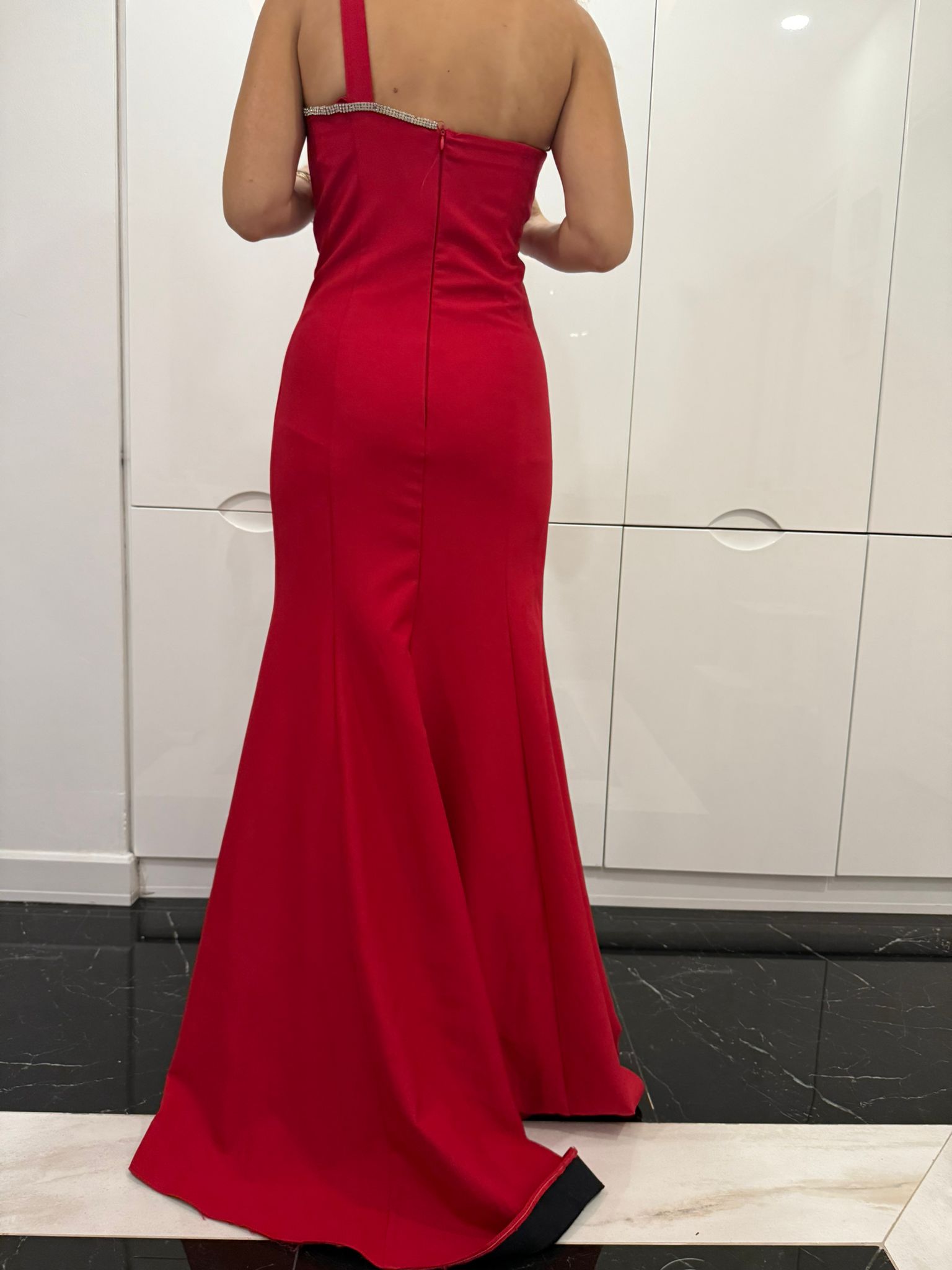 Kırmızı Tek Omuz Kına-Nişan Elbisesi Kırmızı Tek Omuz Kına-Nişan Elbisesi